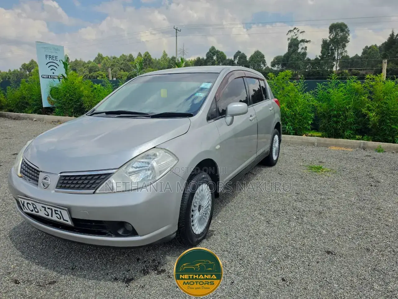 Nissan Tiida 2009 Silver