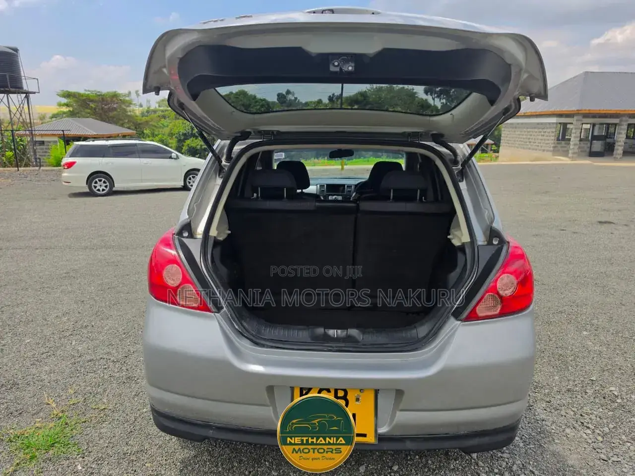Nissan Tiida 2009 Silver