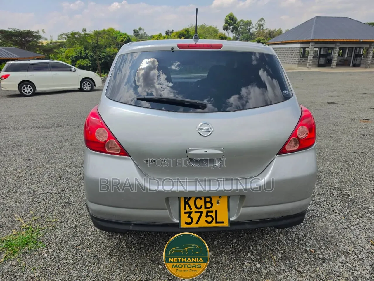 Nissan Tiida 2009 Silver