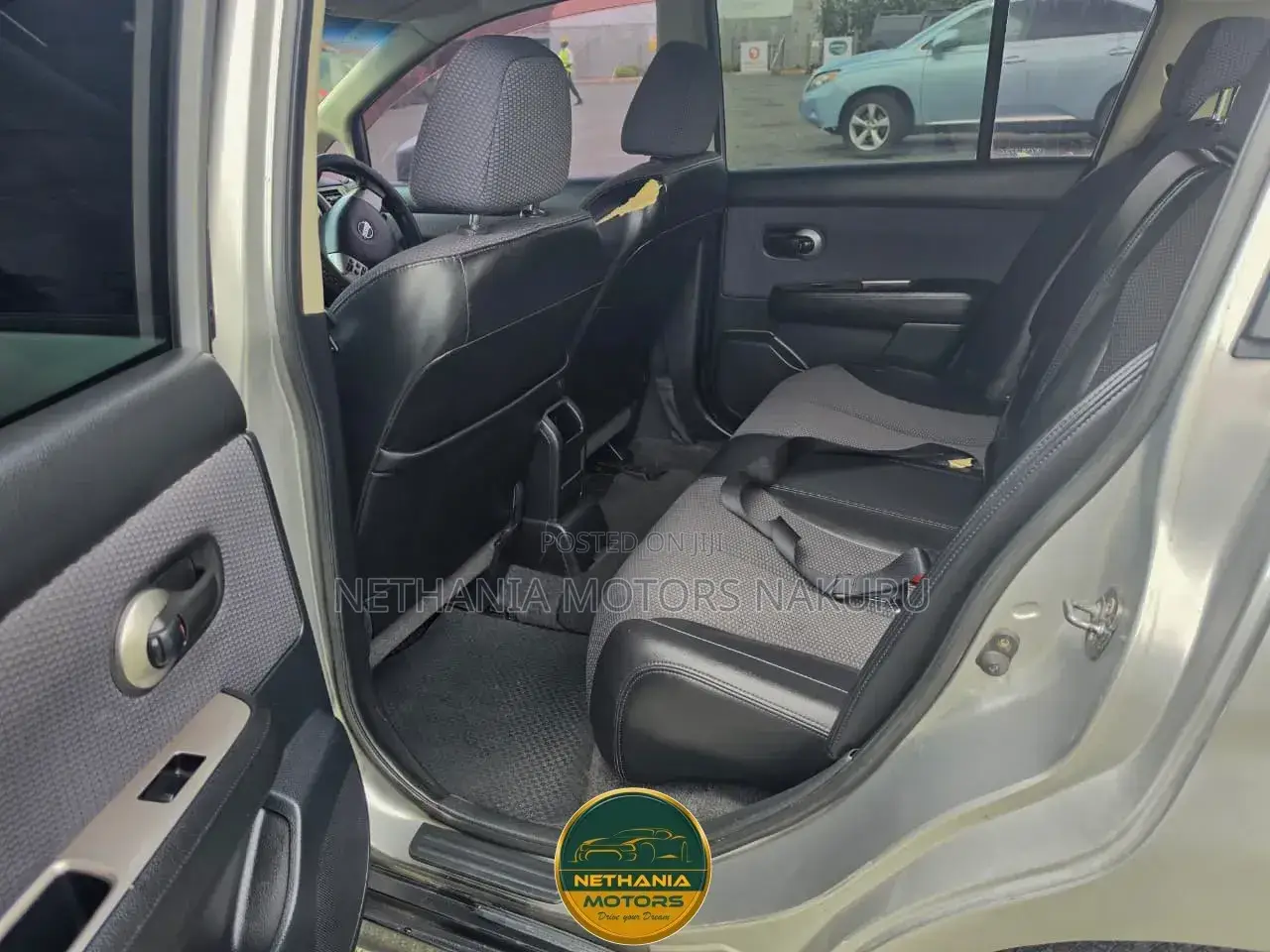 Nissan Tiida 2009 Silver