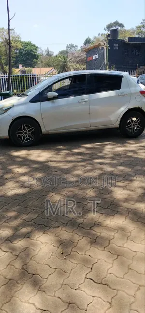 Toyota Vitz 2012 White