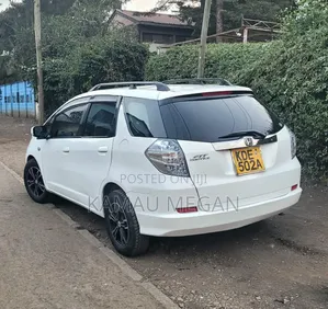 Honda Fit Shuttle 2014 Off white