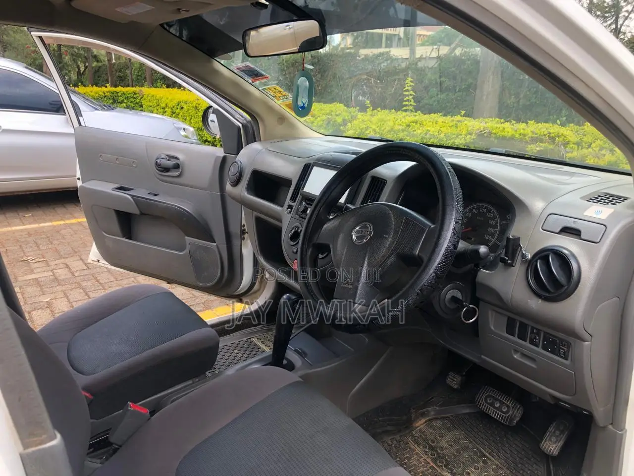 Nissan Advan 2009 White