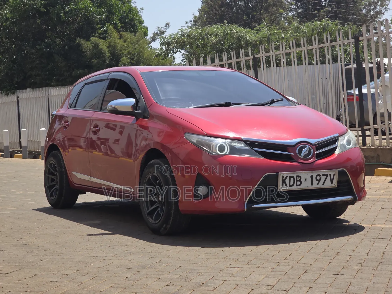 Toyota Auris 2013 Maroon