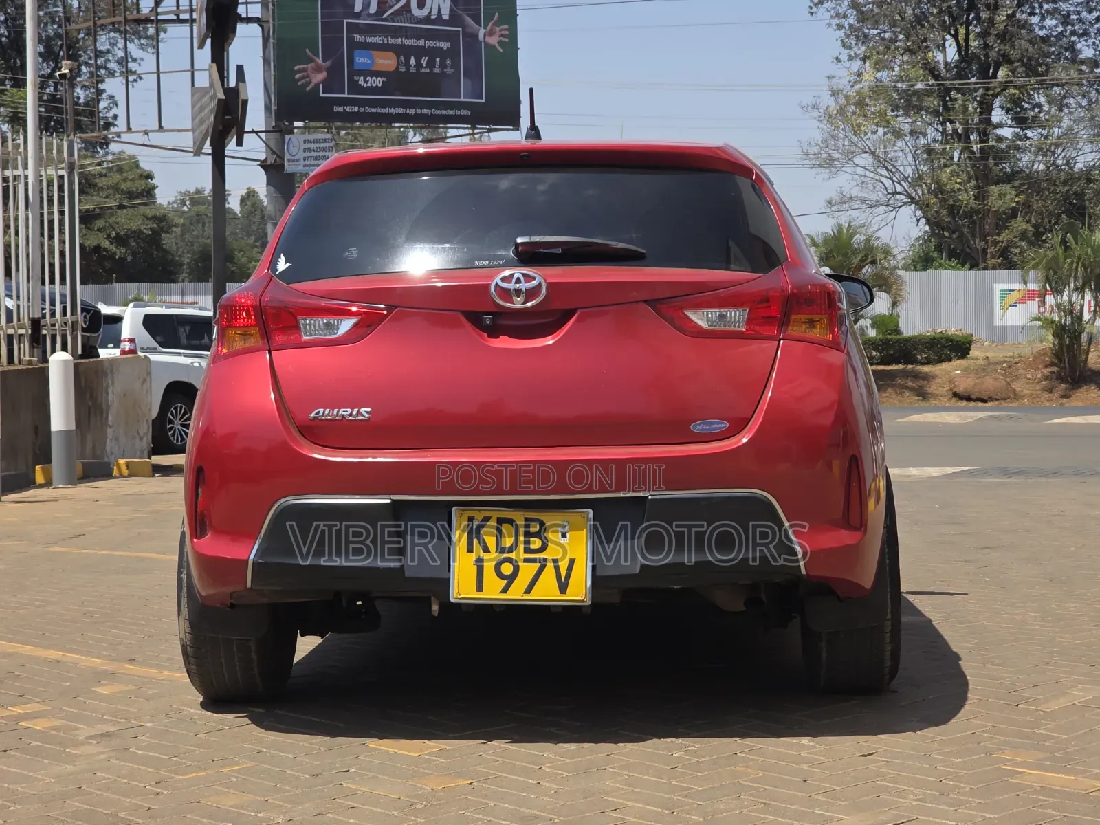 Toyota Auris 2013 Maroon