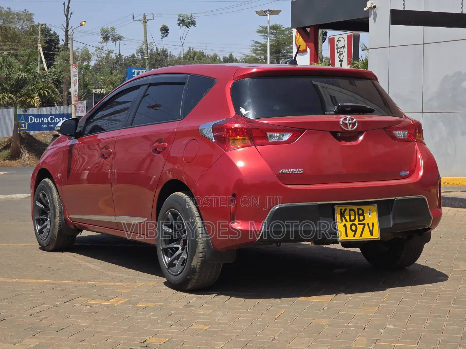 Toyota Auris 2013 Maroon