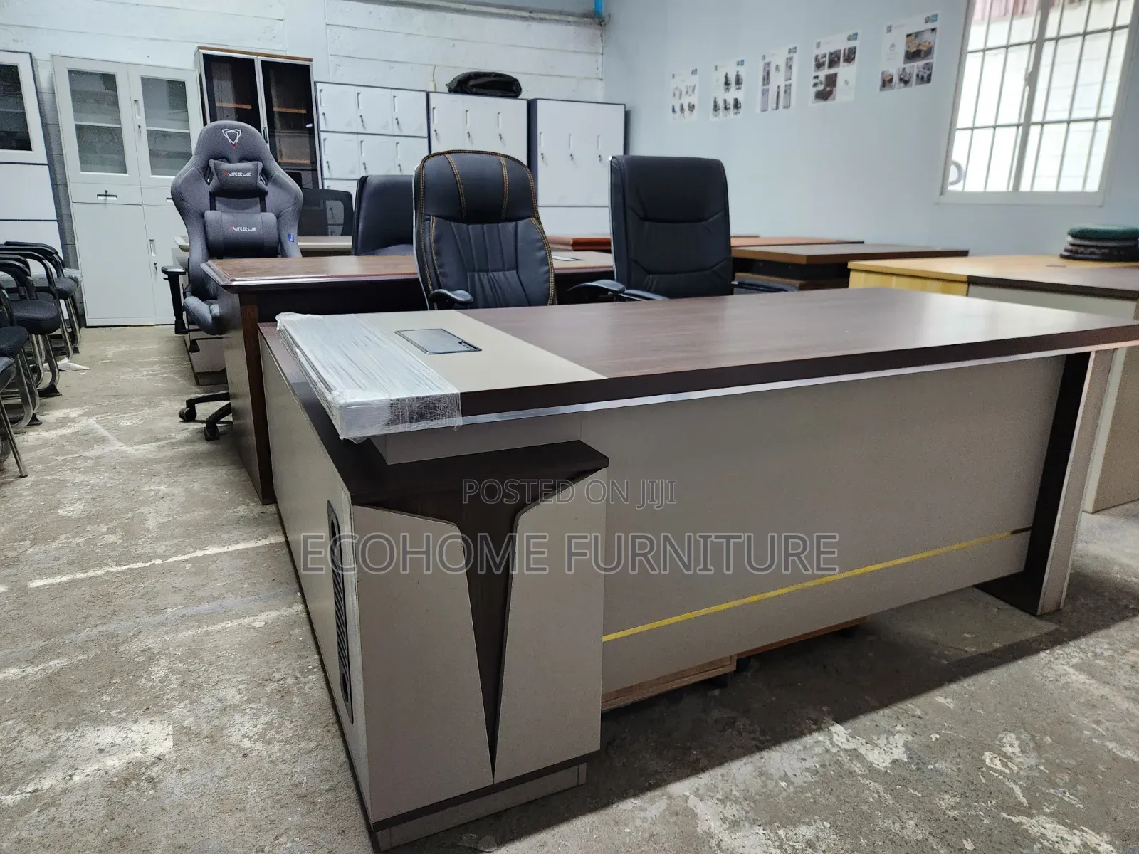 Executive Office Desk – Modern Luxury Design