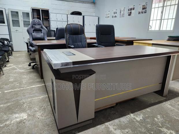 Executive Office Desk – Modern Luxury Design