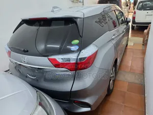 Honda Fit Shuttle 2019 Silver