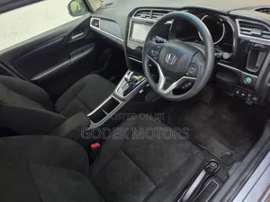 Honda Fit Shuttle 2019 Silver