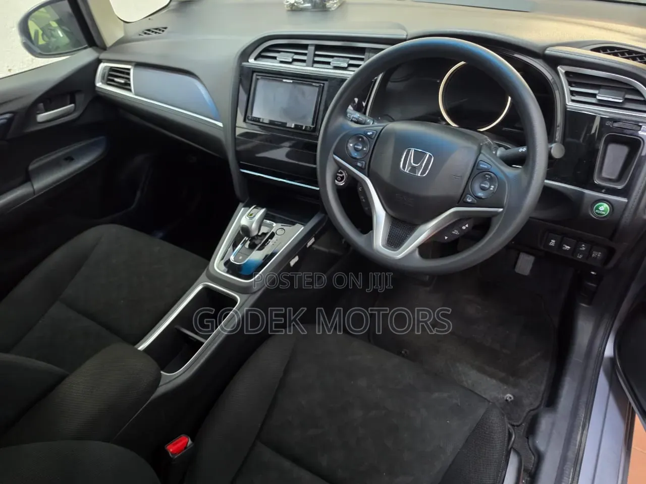 Honda Fit Shuttle 2019 Silver