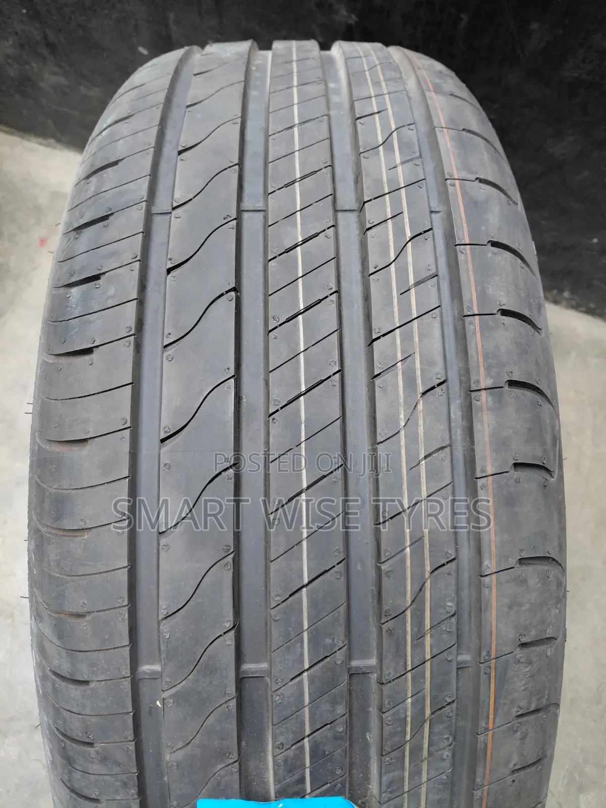 275/55 R20 Good Year