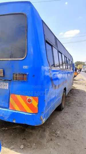 Isuzu NQR 2009 Blue