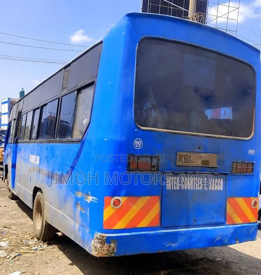 Isuzu NQR 2009 Blue