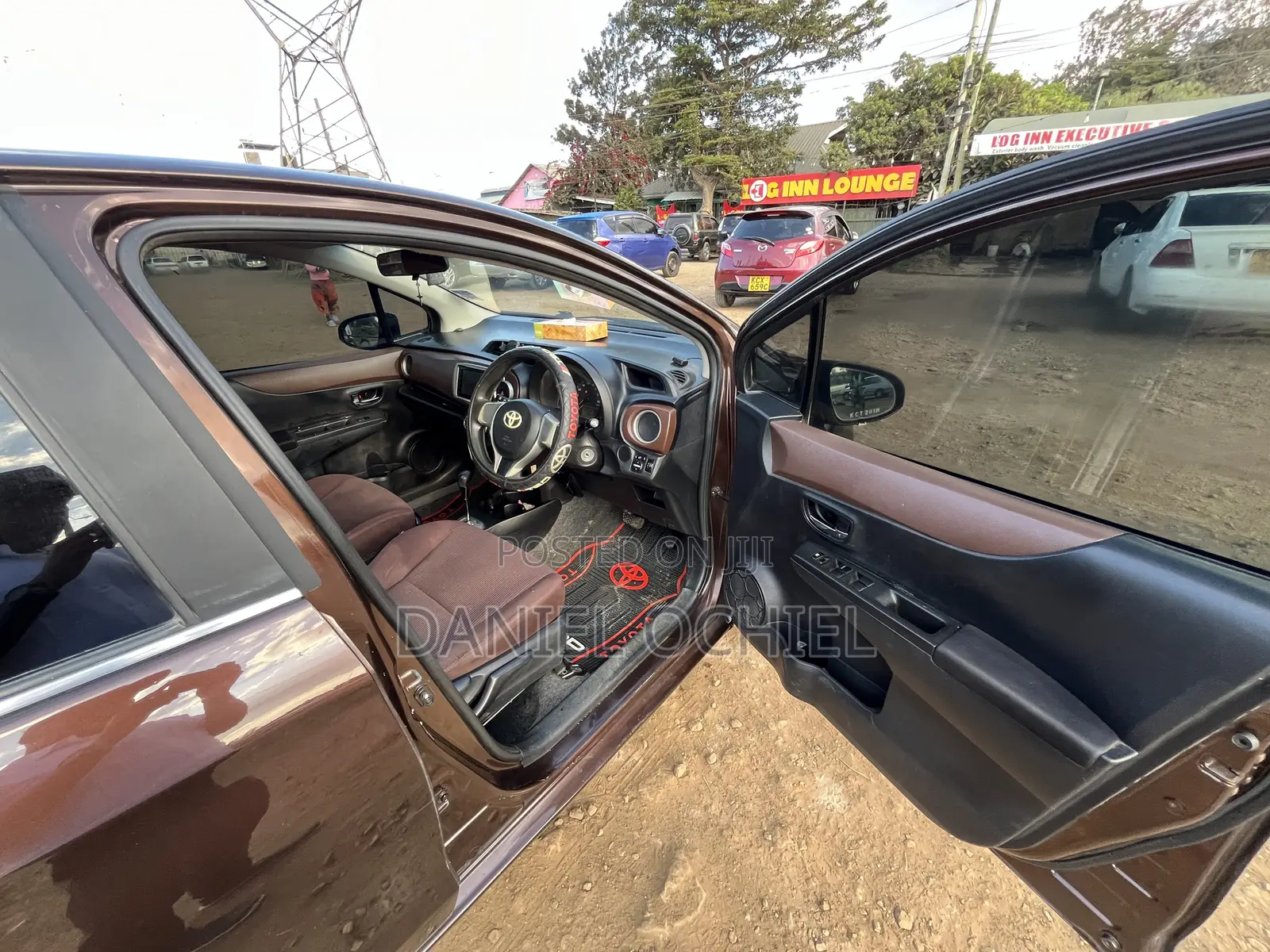 Toyota Vitz 1.0 FWD 5dr 2011 Brown