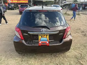 Toyota Vitz 1.0 FWD 5dr 2011 Brown
