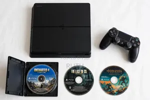 Ps 4 With 2 Games and 2 Controller