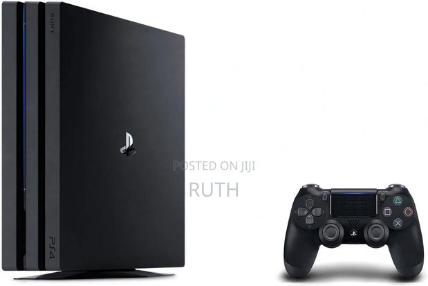 Ps 4 With 4 Games and 2 Controller - thumbnail 3