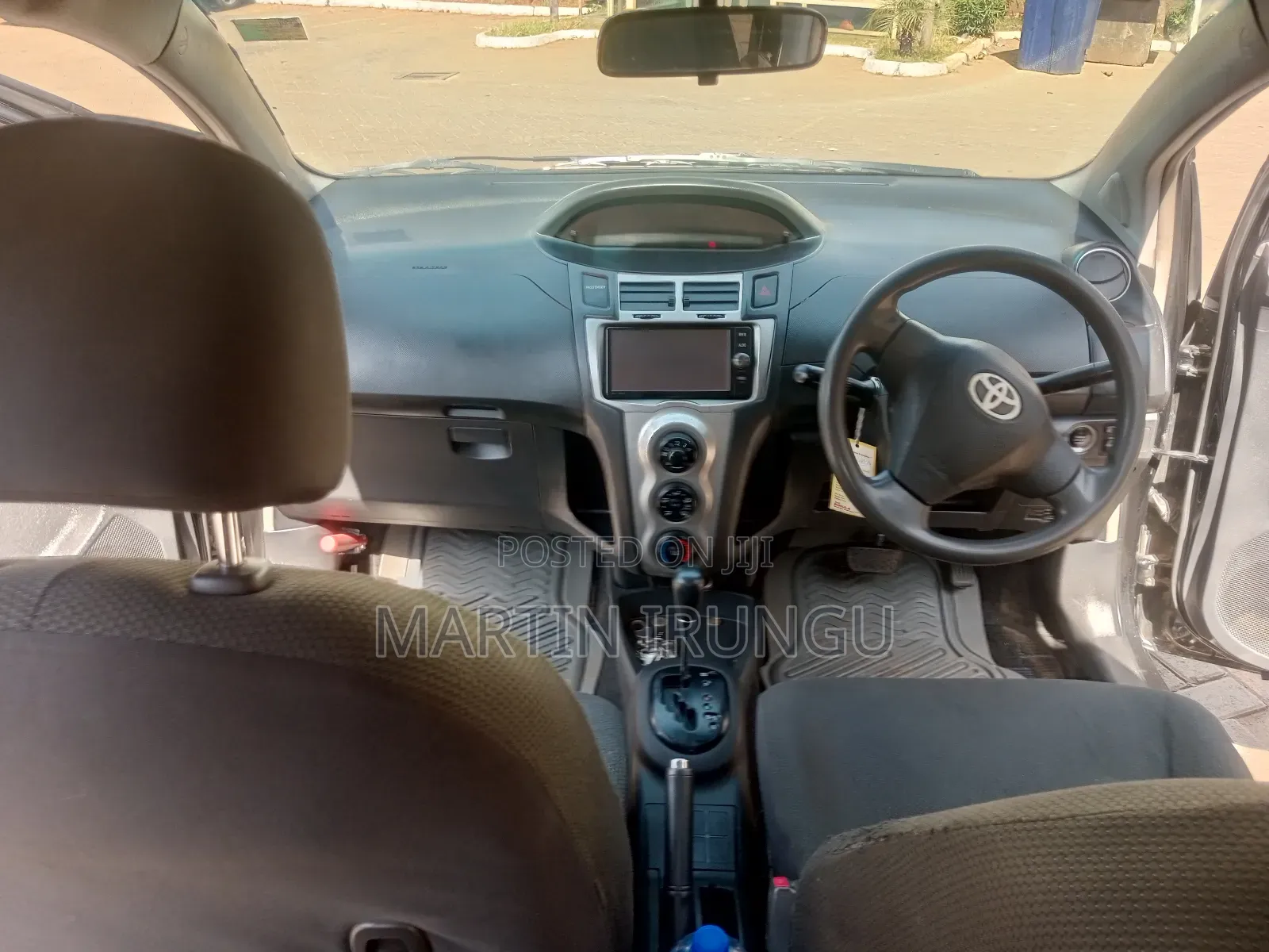 Toyota Vitz 1.3 FWD 5dr 2010 Black
