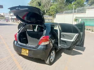 Toyota Vitz 1.3 FWD 5dr 2010 Black
