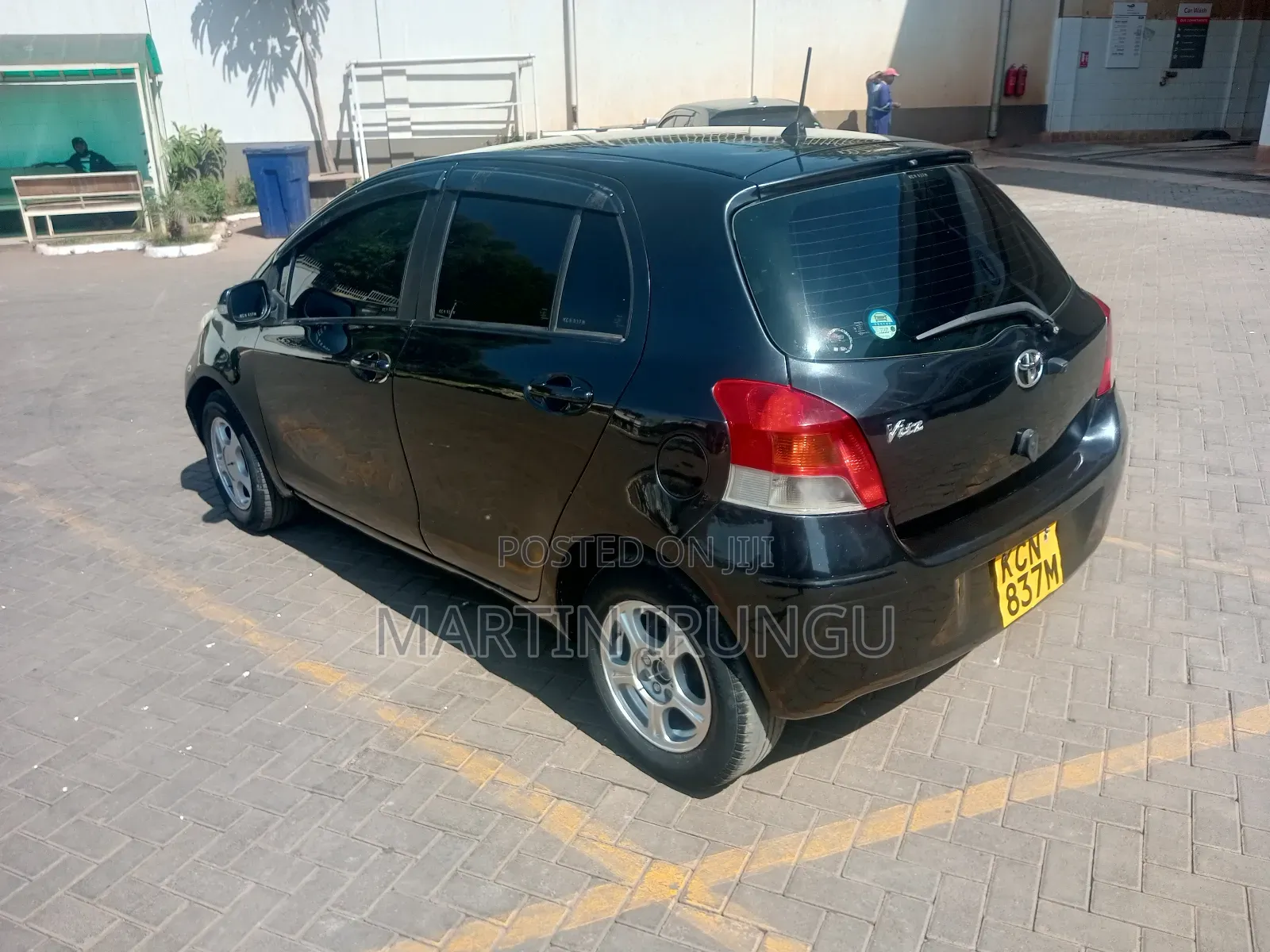 Toyota Vitz 1.3 FWD 5dr 2010 Black
