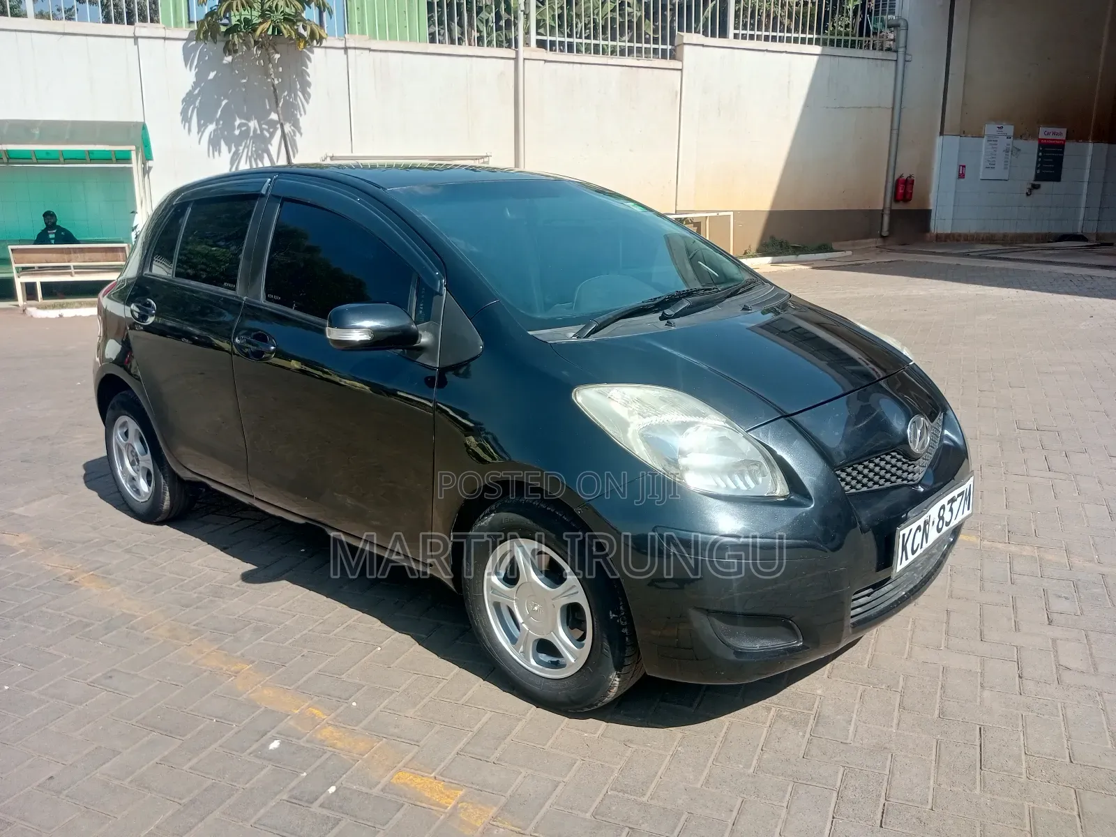 Toyota Vitz 1.3 FWD 5dr 2010 Black