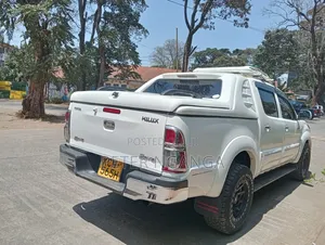 Toyota Hilux 2011 Off white