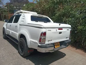 Toyota Hilux 2011 Off white