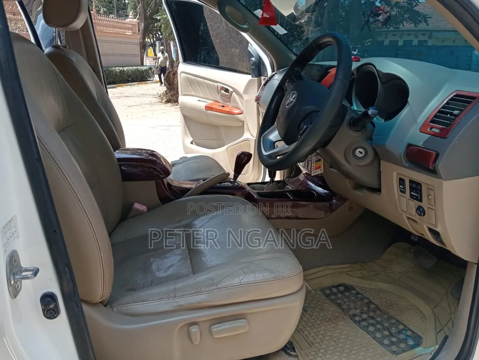 Toyota Hilux 2011 Off white