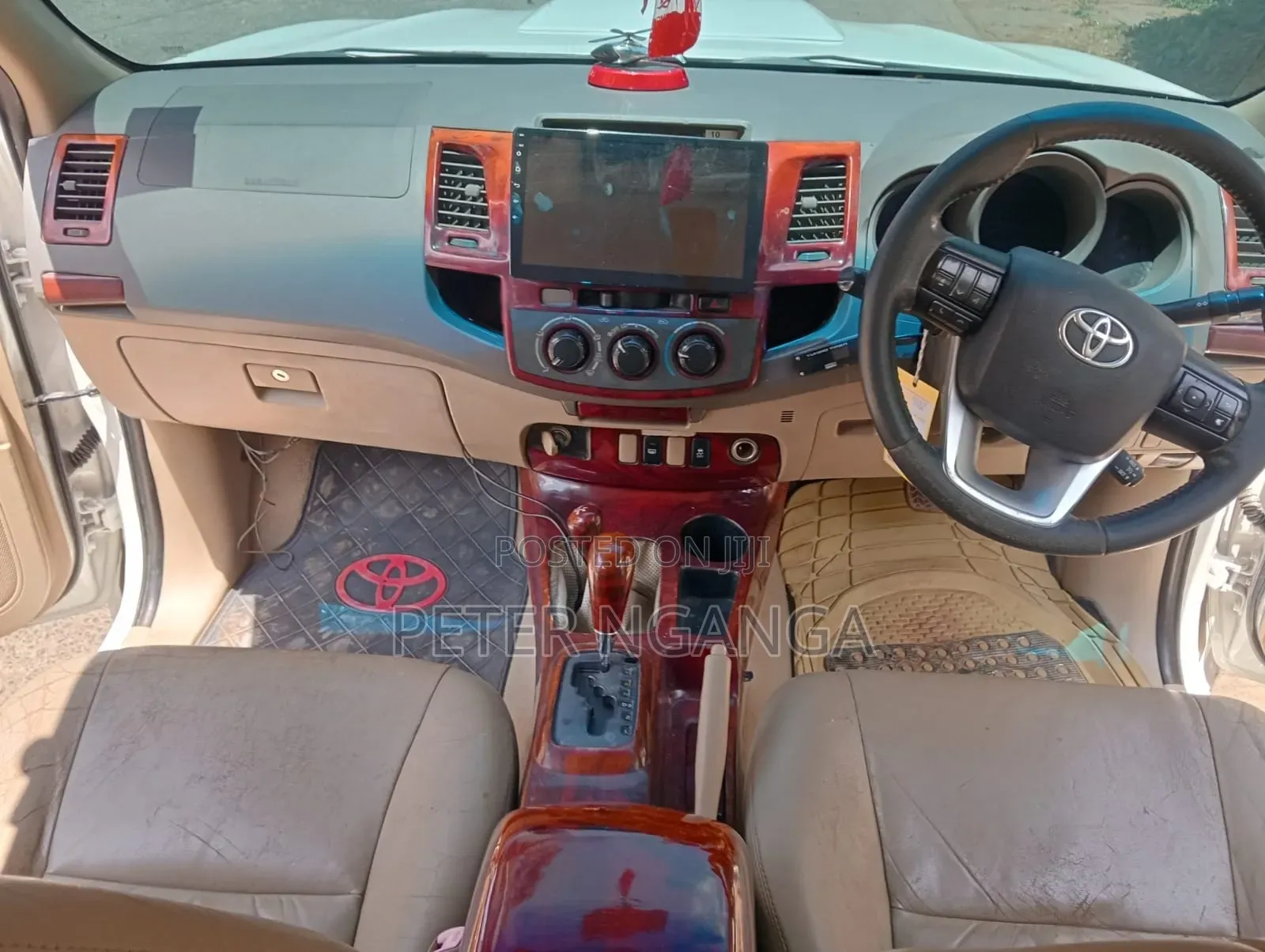 Toyota Hilux 2011 Off white