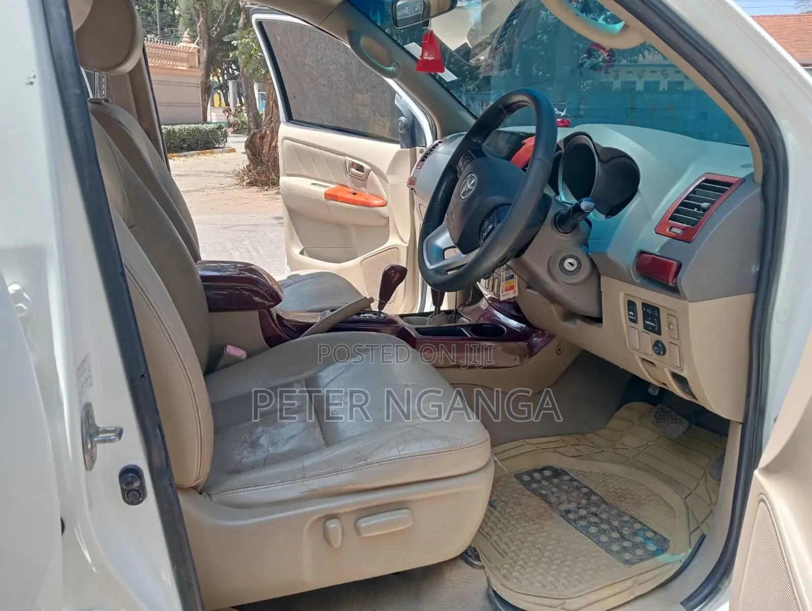 Toyota Hilux 2011 Off white