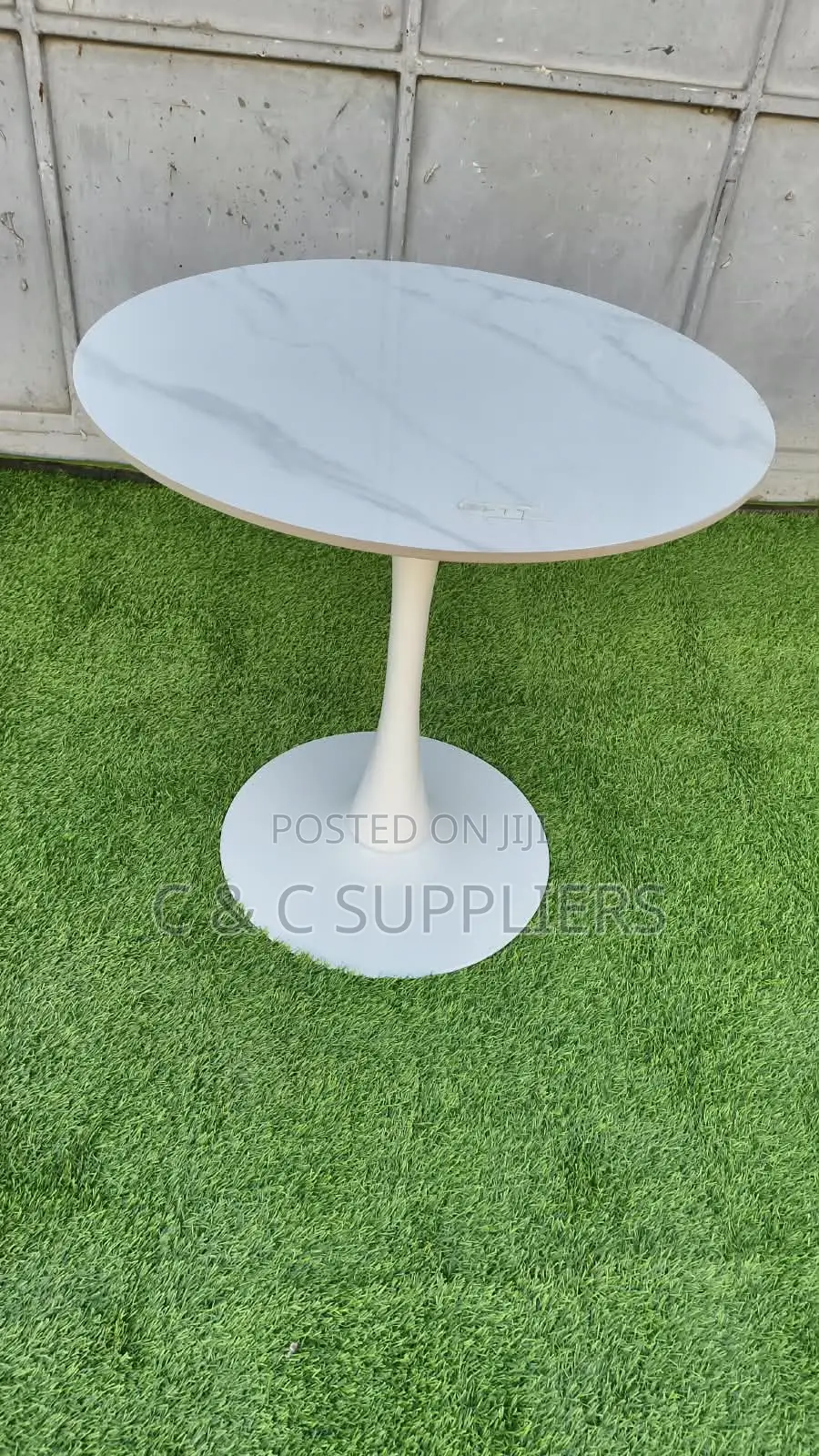 Round Tulip Dining Table-White & Black