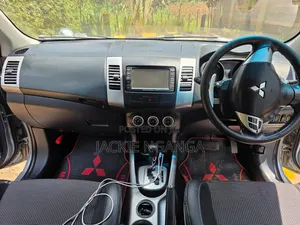 Mitsubishi Outlander 2010 Silver