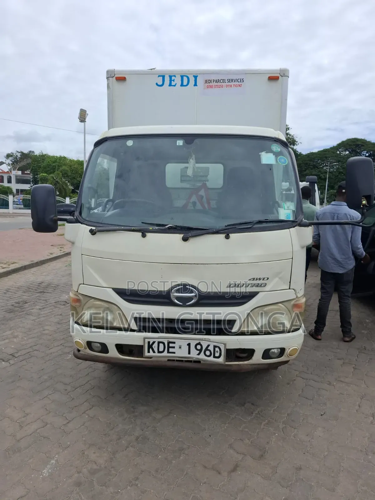 Hino Dutro 2014 White