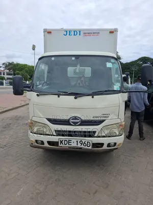 Hino Dutro 2014 White