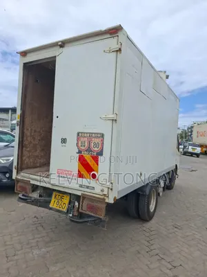 Hino Dutro 2014 White