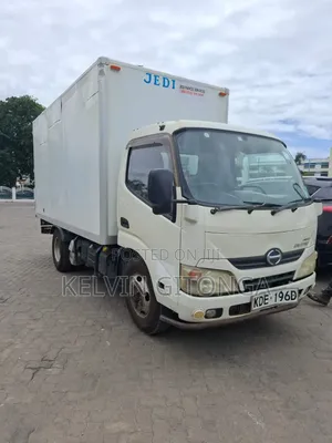 Hino Dutro 2014 White