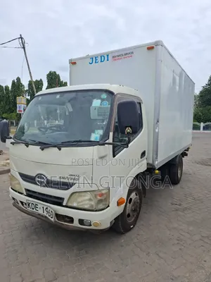 Hino Dutro 2014 White