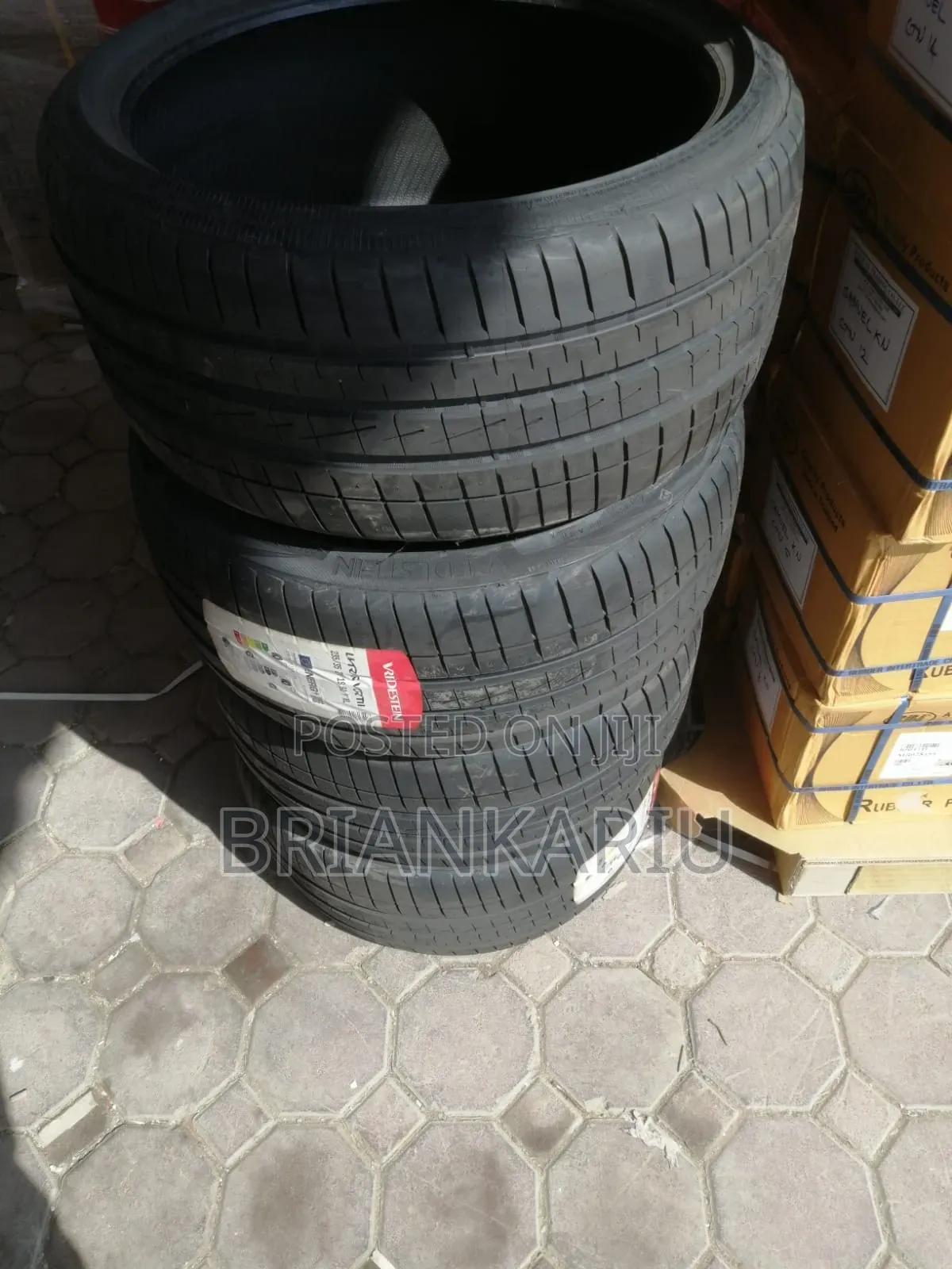235/35r19 Vredestein Performance Tires