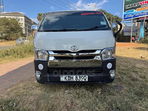 Toyota HiAce 2015 White