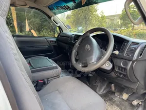 Toyota HiAce 2015 White