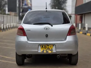Toyota Vitz 2005 Silver
