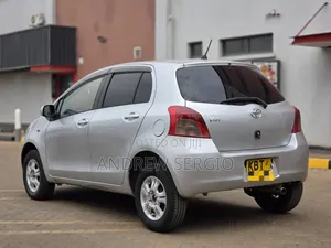 Toyota Vitz 2005 Silver