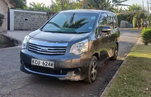 Toyota Noah 2012 Gray