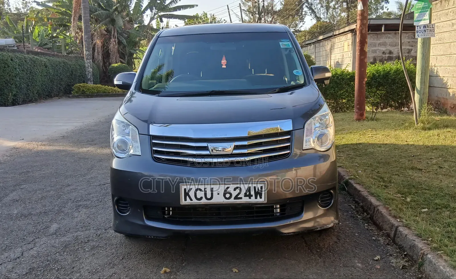 Toyota Noah 2012 Gray