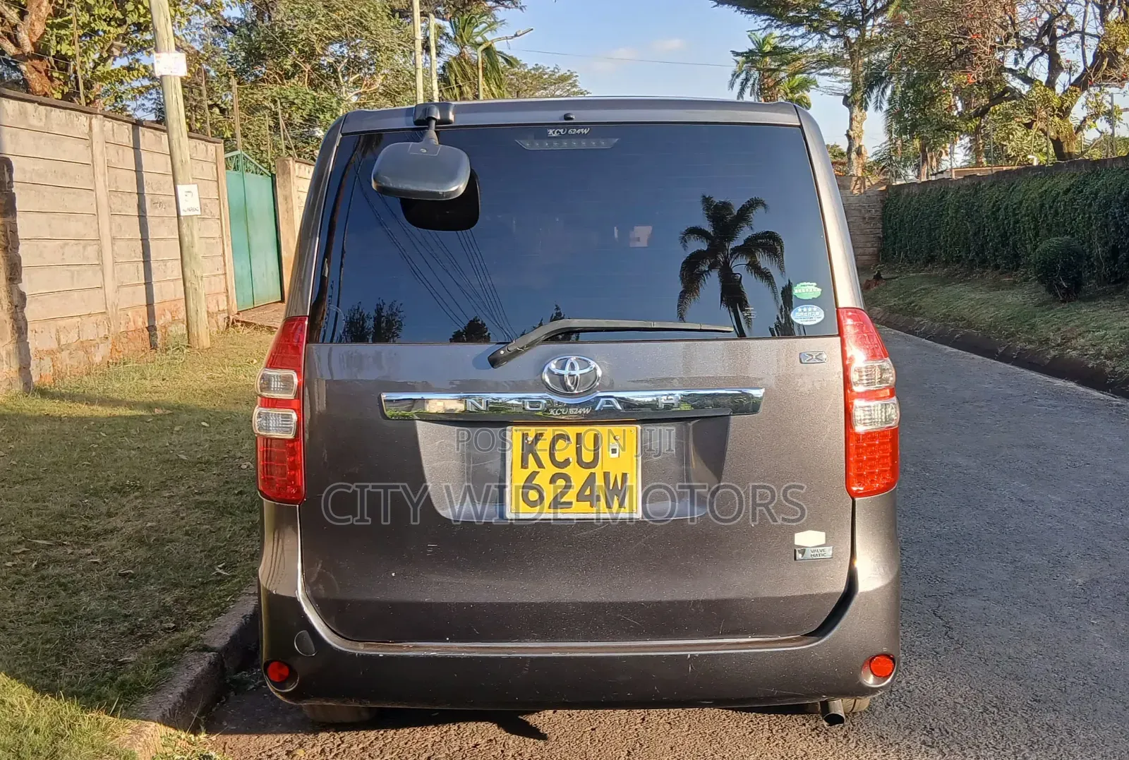 Toyota Noah 2012 Gray
