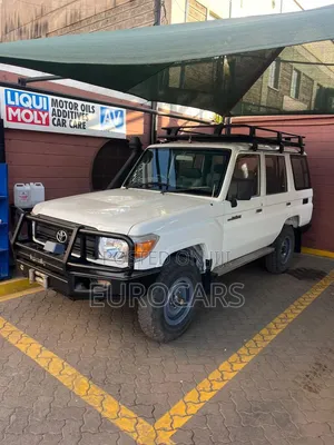 Toyota Land Cruiser 2016 White