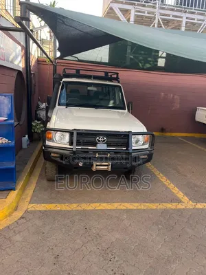 Toyota Land Cruiser 2016 White