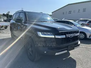 Toyota Land Cruiser LC300 2023 Black