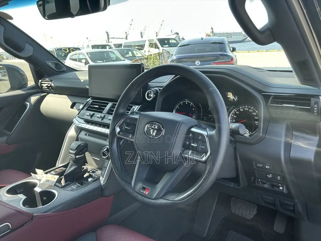 Toyota Land Cruiser LC300 2023 Black
